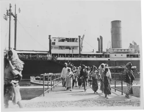 Dutch East Indies hajj pilgrims disembarking from the ship