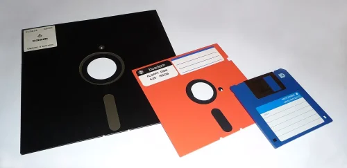 1280px Floppy disk 2009 G1